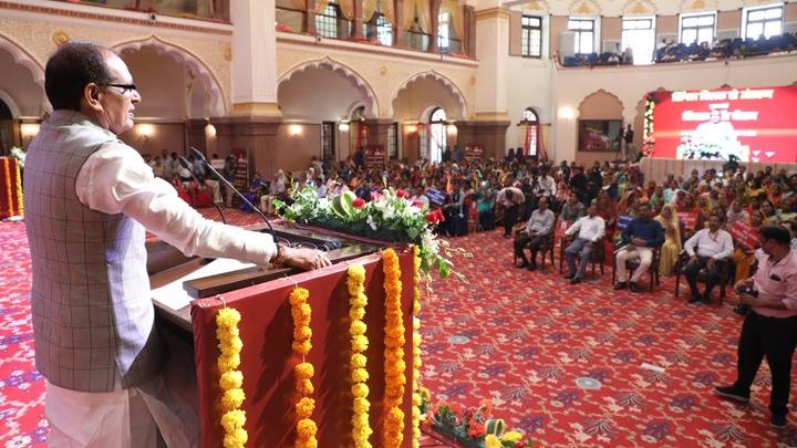 मुख्यमंत्री श्री चौहान ने 36 लाख से अधिक बहनों के खातों में 219 करोड़ रूपए अंतरित